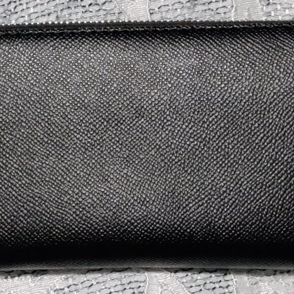 New Michael Kors Wallet - Picture 2 of 6